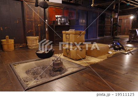 工女宿宝来屋　内部光景　囲炉裏端（松本市重要文化財）　女工哀史の宿泊所　松本市歴史の里　信州松 19511125