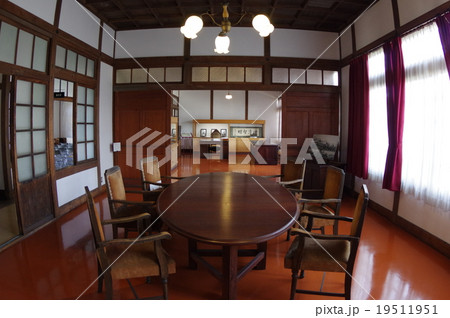 旧長野地方裁判所松本支部庁舎(長野県宝) 会議室より判事室 松本市歴史の里 信州松本の歴史建築群 旧長野地方裁判所松本支部庁舎(長野県宝) 会議室より判事室 松本市歴史の里 信州松本の歴史建築群 19511951