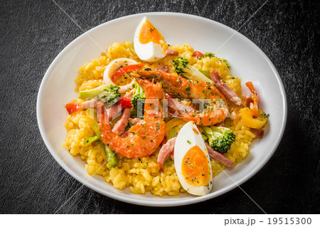 家庭で作るパエリア　Paella to cook at home 19515300
