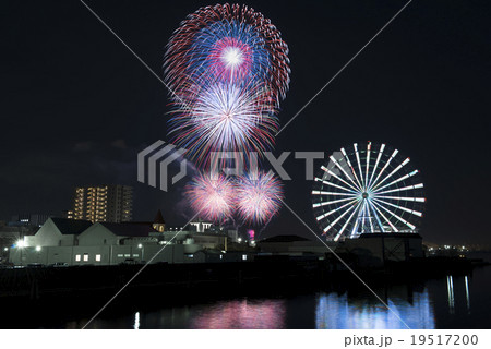 愛知県名古屋市】ISOGAI花火劇場in名古屋港～次世代を担う子供たちに美しい花火を～の写真素材 [19517200] - PIXTA