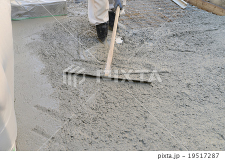 土間コンクリート均しの写真素材