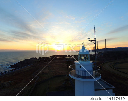 灯台と日の出 灯台と日の出 19517439