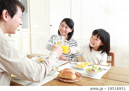 家族団らんの食事の写真素材
