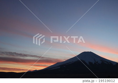 富士山の夕暮れ 19519012