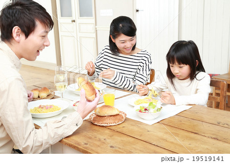 家族団らんの食事の写真素材