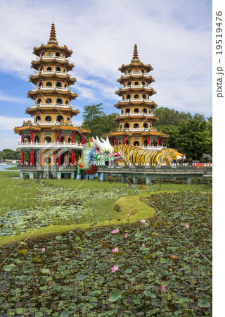 台湾・高雄の龍虎塔 19519476