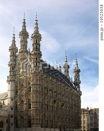 ベルギーLeuvenの市庁舎 19525038