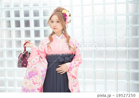 Japanese culture　Graduation ceremonies 19527250