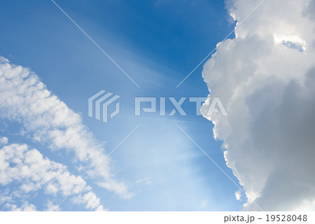 ray of sunshine between the evening clouds ray of sunshine between the evening clouds 19528048