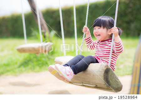 ブランコ大好き！ 19528964