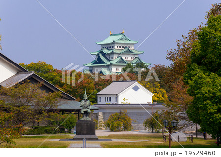 名古屋城と加藤清正像 19529460