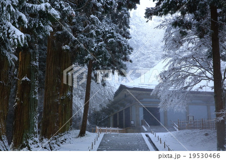 世界遺産　冬の平泉中尊寺 19530466