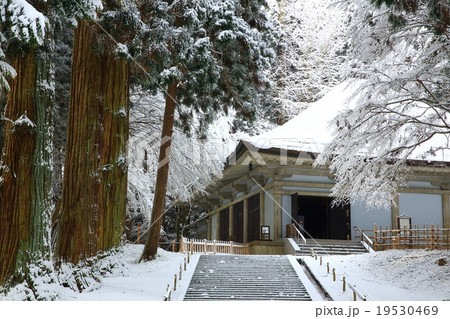 世界遺産 冬の平泉中尊寺の写真素材