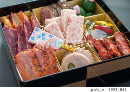 Web印刷に最適! おせち料理 Web印刷に最適! おせち料理 19534681