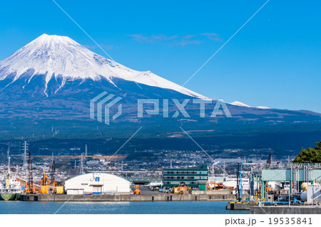 【静岡県】田子の浦・富士山と工業地帯 【静岡県】田子の浦・富士山と工業地帯 19535841