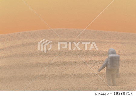 砂の惑星を探索する宇宙飛行士イメージ: Astronaut on a sandy planet 砂の惑星を探索する宇宙飛行士イメージ: Astronaut on a sandy planet 19539717