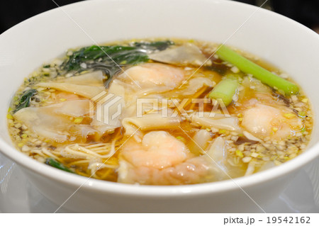 おいしいエビワンタン麺 おいしいエビワンタン麺 19542162