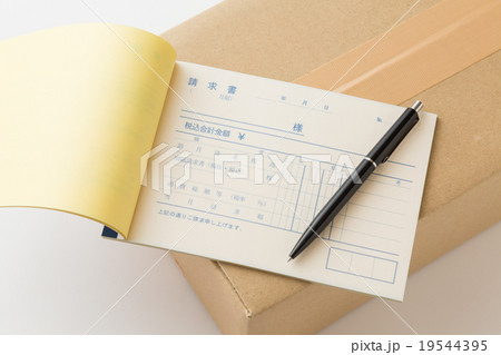 ダンボール　運送イメージ 19544395