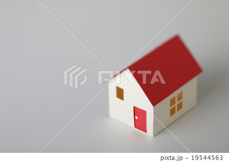 赤い屋根の家 19544563