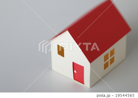 赤い屋根の家 19544565