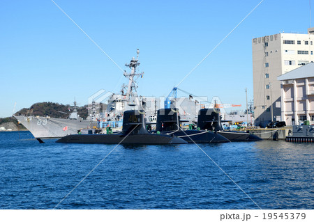 米海軍アーレイ・バーク級ミサイル駆逐艦マスティンと潜水艦 米海軍アーレイ・バーク級ミサイル駆逐艦マスティンと潜水艦 19545379