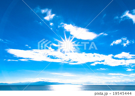 太陽・空・海・無限大の写真素材 [19545444] - PIXTA