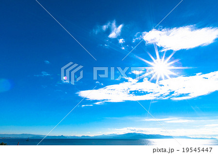 無限大の空・太陽の写真素材 [19545447] - PIXTA