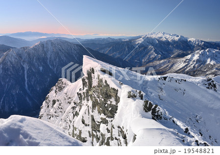 西穂高岳山頂から望む冬の稜線 西穂高岳山頂から望む冬の稜線 19548821