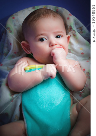 A baby bathing in the bathtub. 19548961