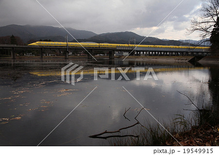 関ヶ原 十九女ケ池とドクターイエロー 関ヶ原 十九女ケ池とドクターイエロー 19549915