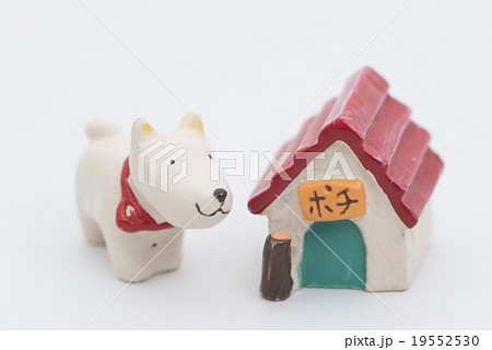 犬と犬小屋の置物 犬と犬小屋の置物 19552530