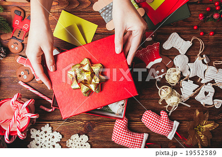 Preparation a Christmas gift box 19552589
