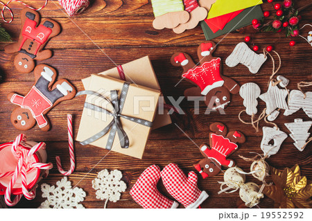 Preparation a Christmas gift box 19552592
