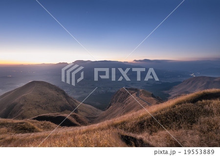 早朝のラピュタの道 19553889