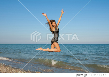 Young cheerful girl on the sea 19555532