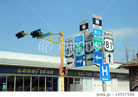 ルート６６沿線に残る景色（道路標識） 19557586