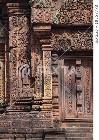 アンコール遺跡のバンテアイ・スレイのデバター アンコール遺跡のバンテアイ・スレイのデバター 19557773