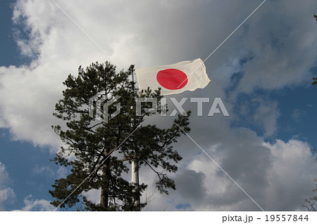 正月の出雲大社にある巨大な日の丸の写真素材