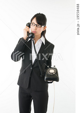 黒電話と女の子 19558488