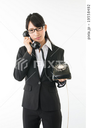 黒電話と女の子 19558492