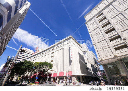 名古屋街並み　大津通スクランブル交差点から松坂屋　名古屋店を望む 19559581