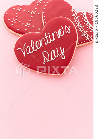 ハート型アイシングクッキー: Heart-shaped icing cookies ハート型アイシングクッキー: Heart-shaped icing cookies 19560233