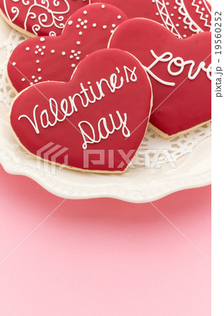 ハート型アイシングクッキー: Heart-shaped icing cookies 19560252