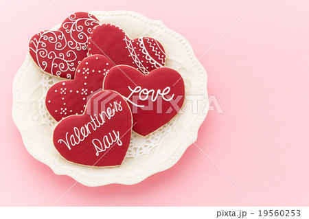 ハート型アイシングクッキー: Heart-shaped icing cookies 19560253