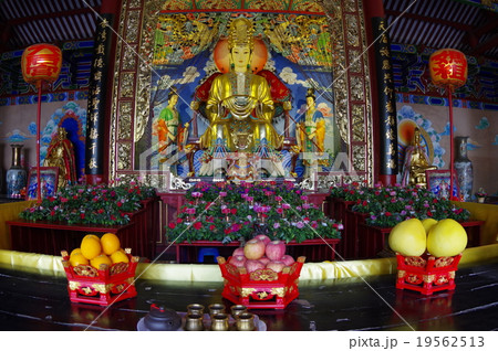 中国 深セン 南山赤湾の媽祖廟 「赤湾天后宮」 本堂媽祖像横 海の女神が祀られた廟 航海と漁業の神様 中国 深セン 南山赤湾の媽祖廟 「赤湾天后宮」 本堂媽祖像横 海の女神が祀られた廟 航海と漁業の神様 19562513