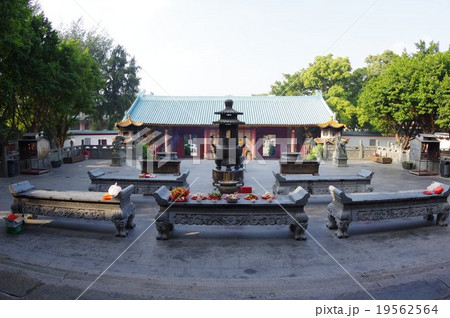 中国 深セン 南山赤湾の媽祖廟 「赤湾天后宮」 境内と山門 海の女神が祀られた廟 航海と漁業の神様 中国 深セン 南山赤湾の媽祖廟 「赤湾天后宮」 境内と山門 海の女神が祀られた廟 航海と漁業の神様 19562564