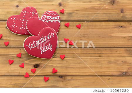 バレンタイン・アイシングクッキー: Valentine themed icing cookies 19565289