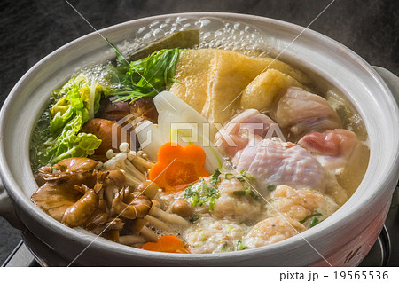 鶏なべちゃんこ　Chicken sumo wrestler's stew Japanese food 19565536