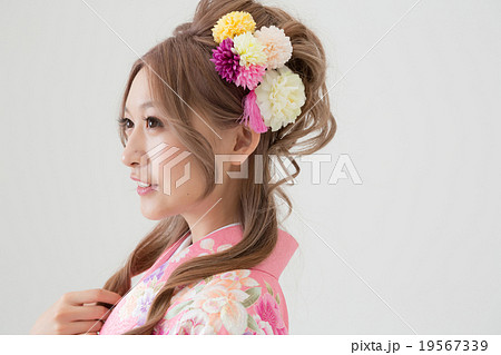 Japanese culture　Graduation ceremonies 19567339