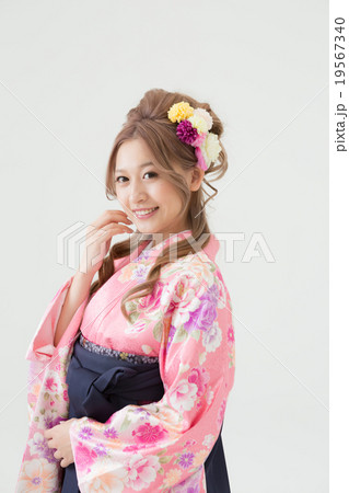Japanese culture　Graduation ceremonies 19567340